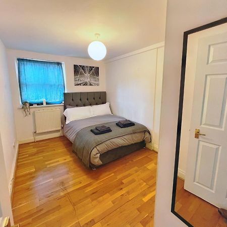 Lovely 2-Bedroom Serviced Apartment Greater Лондон Екстериор снимка