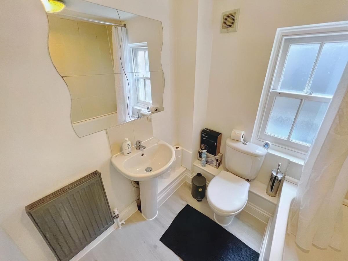 Lovely 2-Bedroom Serviced Apartment Greater Лондон Екстериор снимка