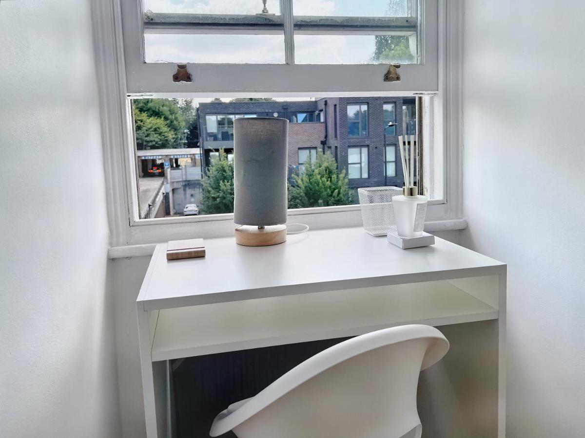 Lovely 2-Bedroom Serviced Apartment Greater Лондон Екстериор снимка